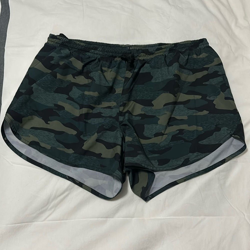 Old Navy Active XL Shorts, camo print